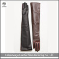 Длинные кожаные перчатки дамского западного локтя